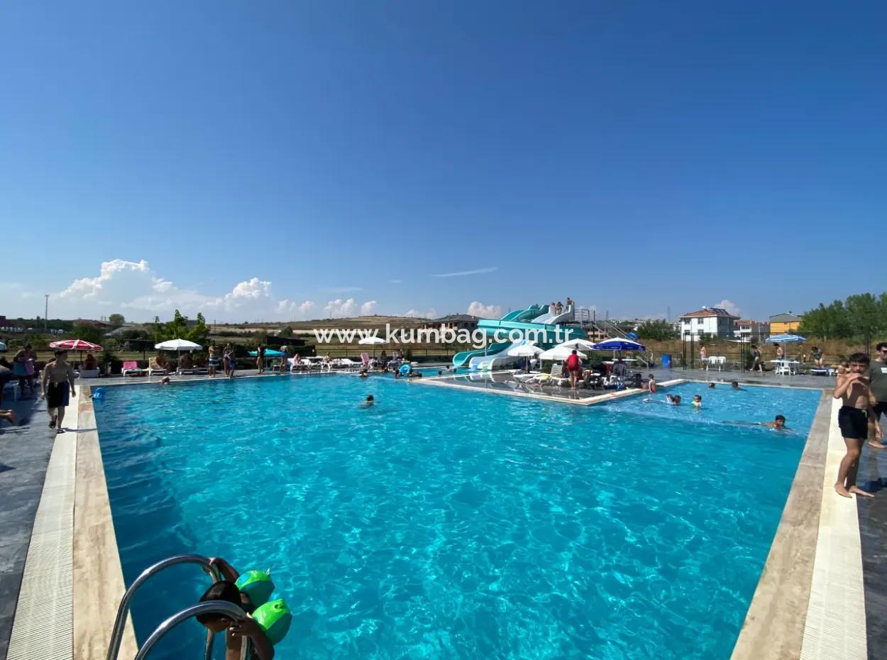Kumbağ Havuzlu Ve Aquaparkli Site İçerisinde Satilik 1+1 Daire