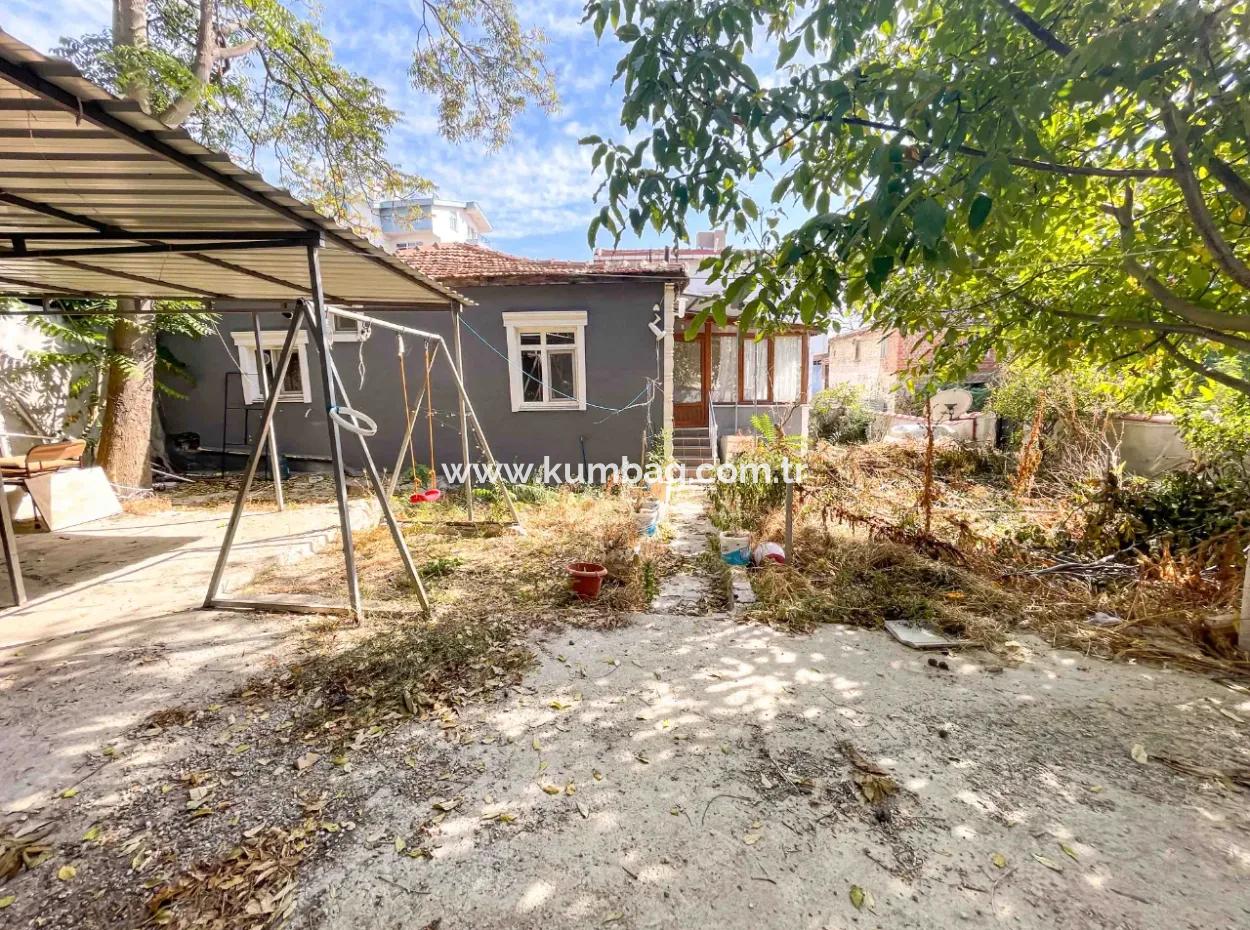 2 1 Detached House With Large Garden In Barbaros Neighborhood