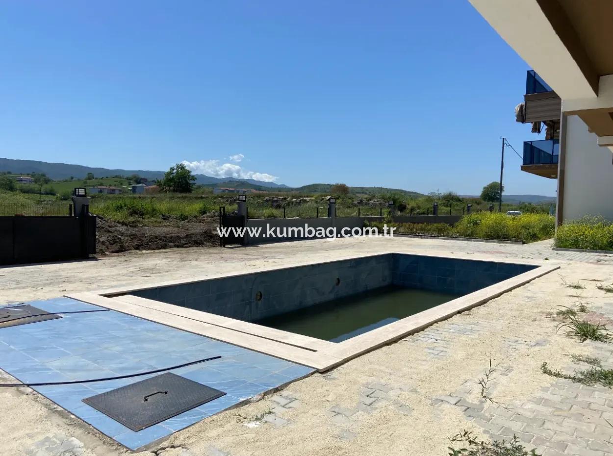 Kumbağ Mah. 1 1 Apartments For Sale In A Complex With Pool