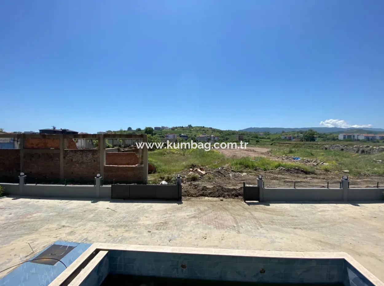 Kumbağ Mah. 1 1 Apartments For Sale In A Complex With Pool