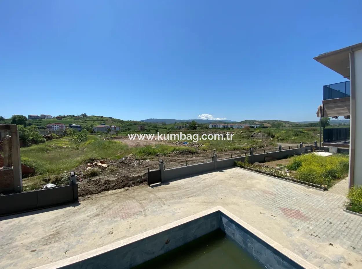 Kumbağ Mah. 1 1 Apartments For Sale In A Complex With Pool