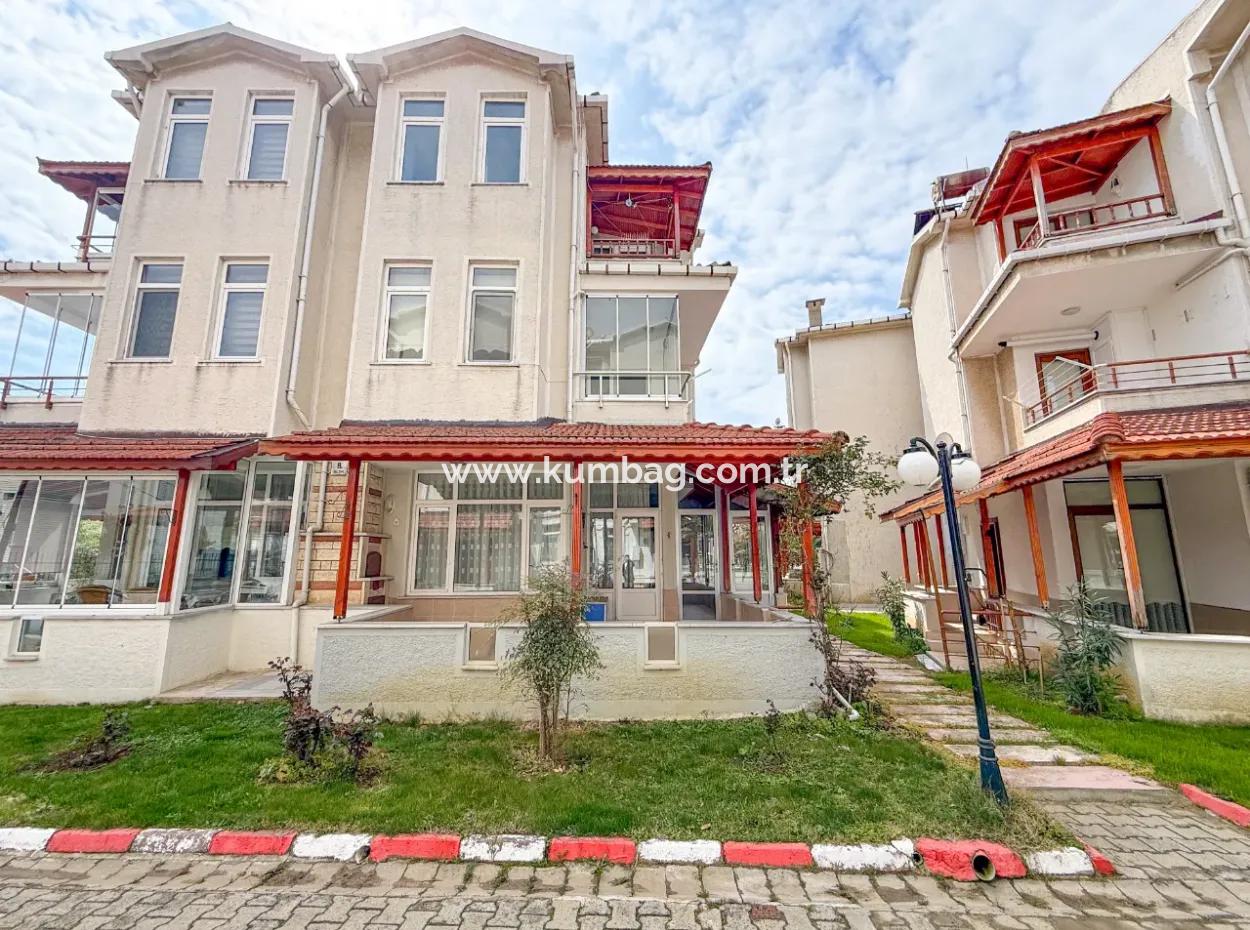 Triplex Villa For Sale In A Complex With 50 Mt Pool To Kumbağ Deniz
