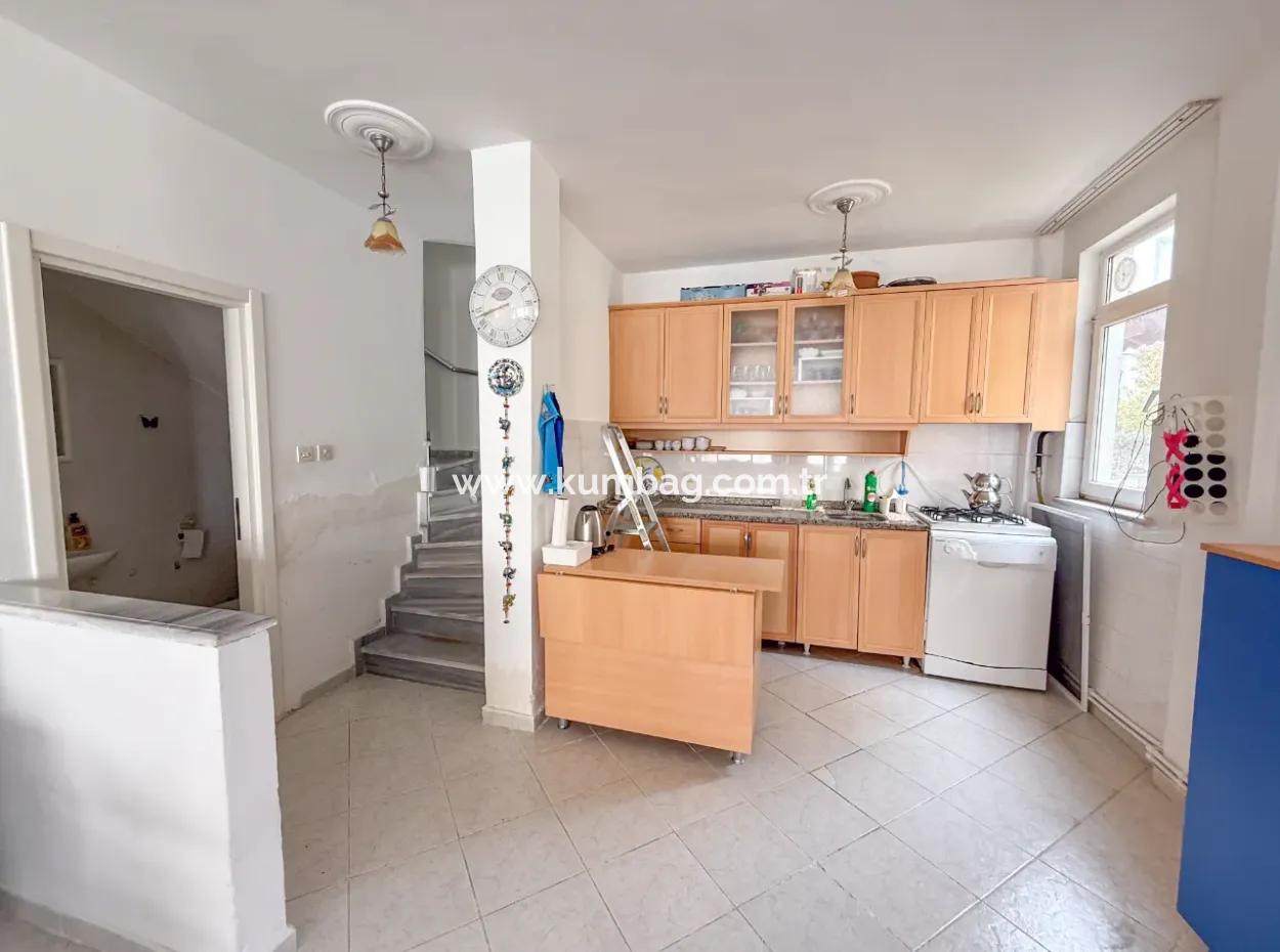 Triplex Villa For Sale In A Complex With 50 Mt Pool To Kumbağ Deniz