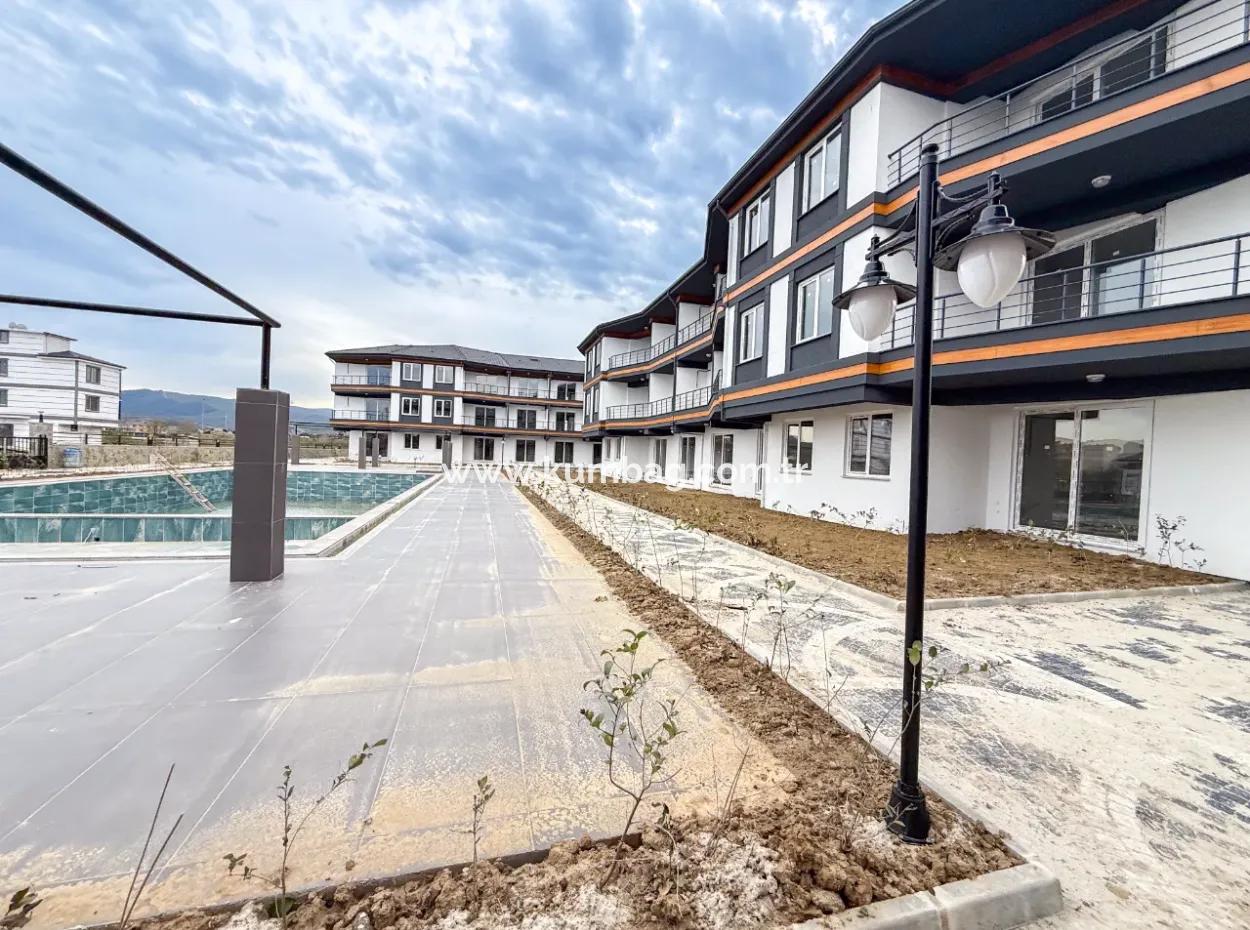 Luxury 1 1 Apartments Close To The Sea And The Street In Kumbağ Pool Complex