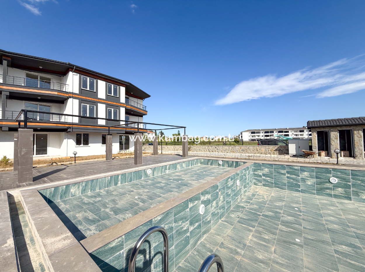Luxury 2 1 Apartments For Rent Near The Sea In Kumbağ Complex With Pool
