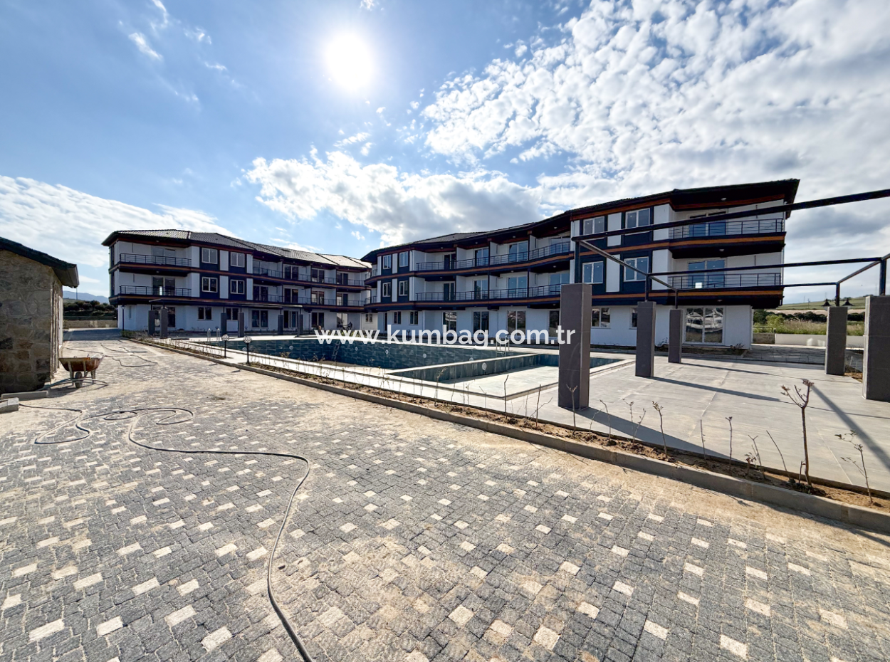 Luxury 2 1 Apartments For Rent Near The Sea In Kumbağ Complex With Pool