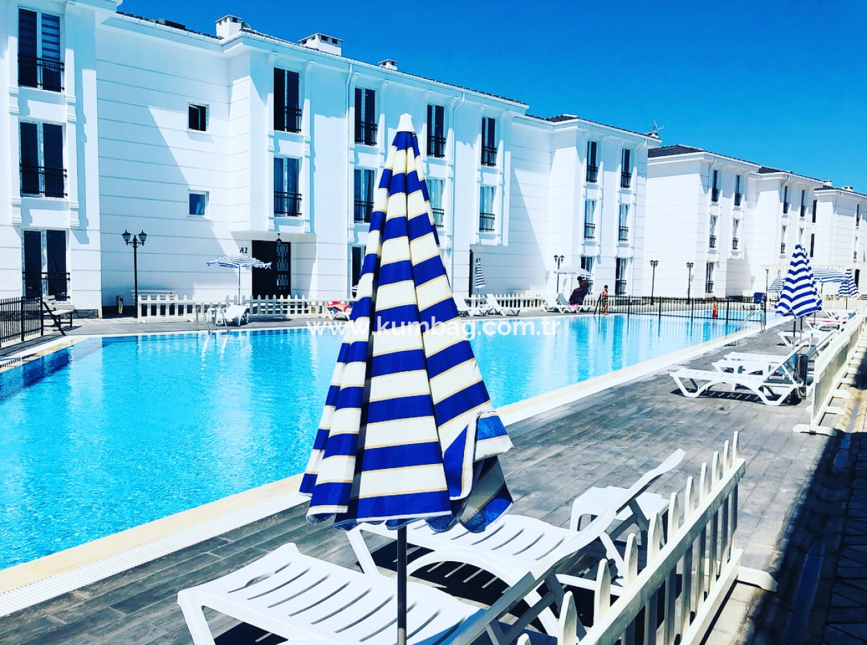 2 1 Apartment For Seasonal Rent In A Complex With A Pool By The Sea In Kumbağ