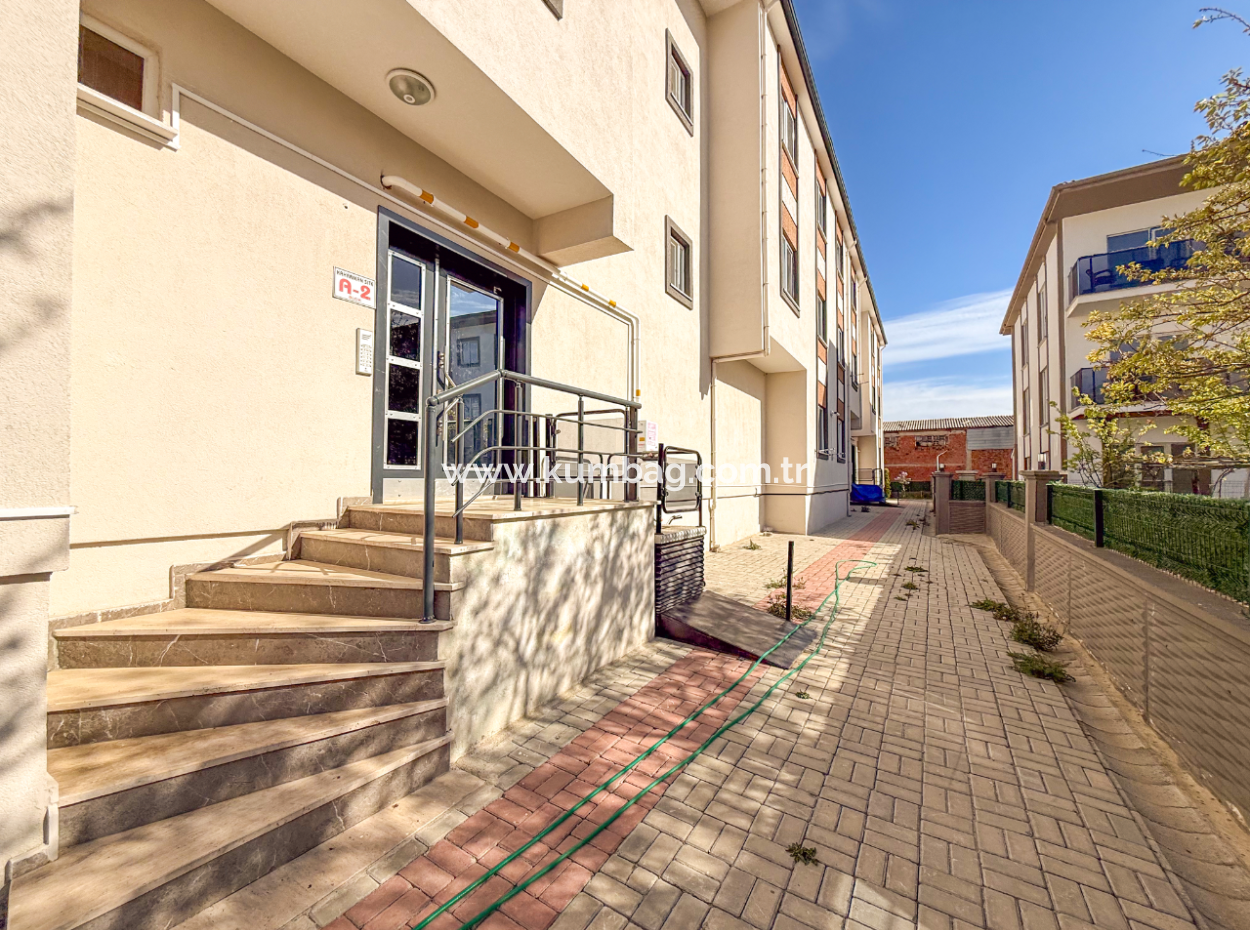1 1 Apartment For Rent In A Complex On The Front Of Kumbağ Main Street