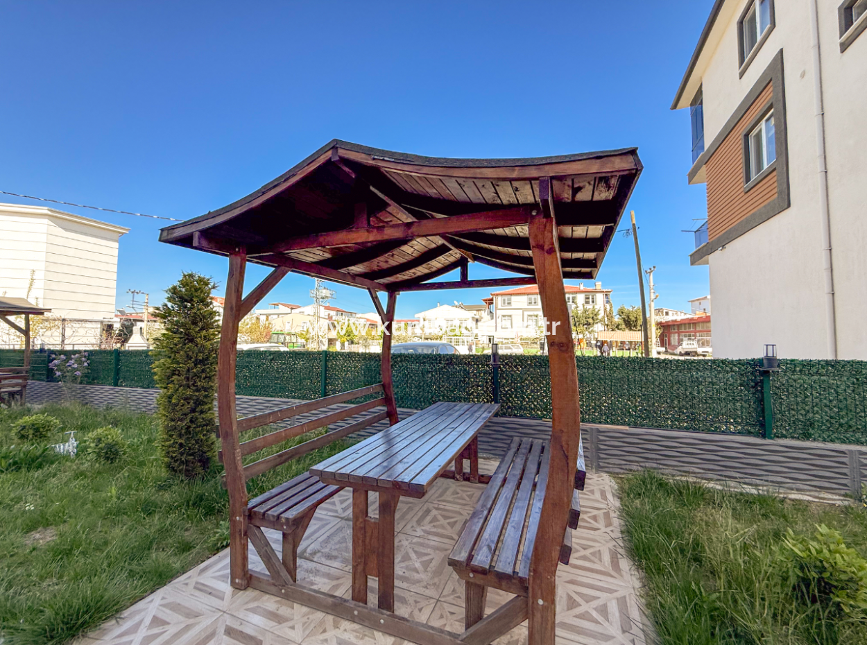 1 1 Apartment For Rent In A Complex On The Front Of Kumbağ Main Street