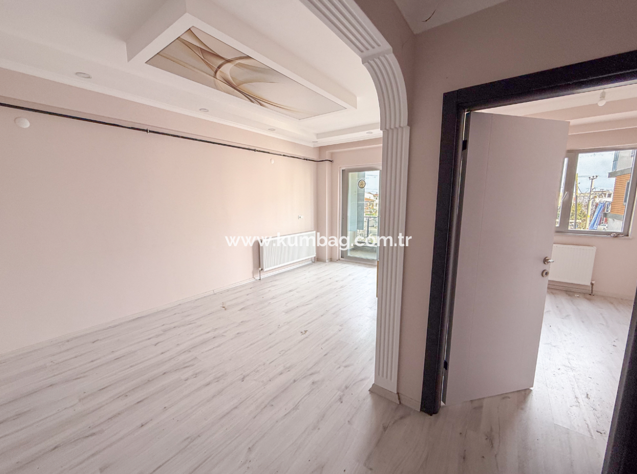 1 1 Apartment For Rent In A Complex On The Front Of Kumbağ Main Street