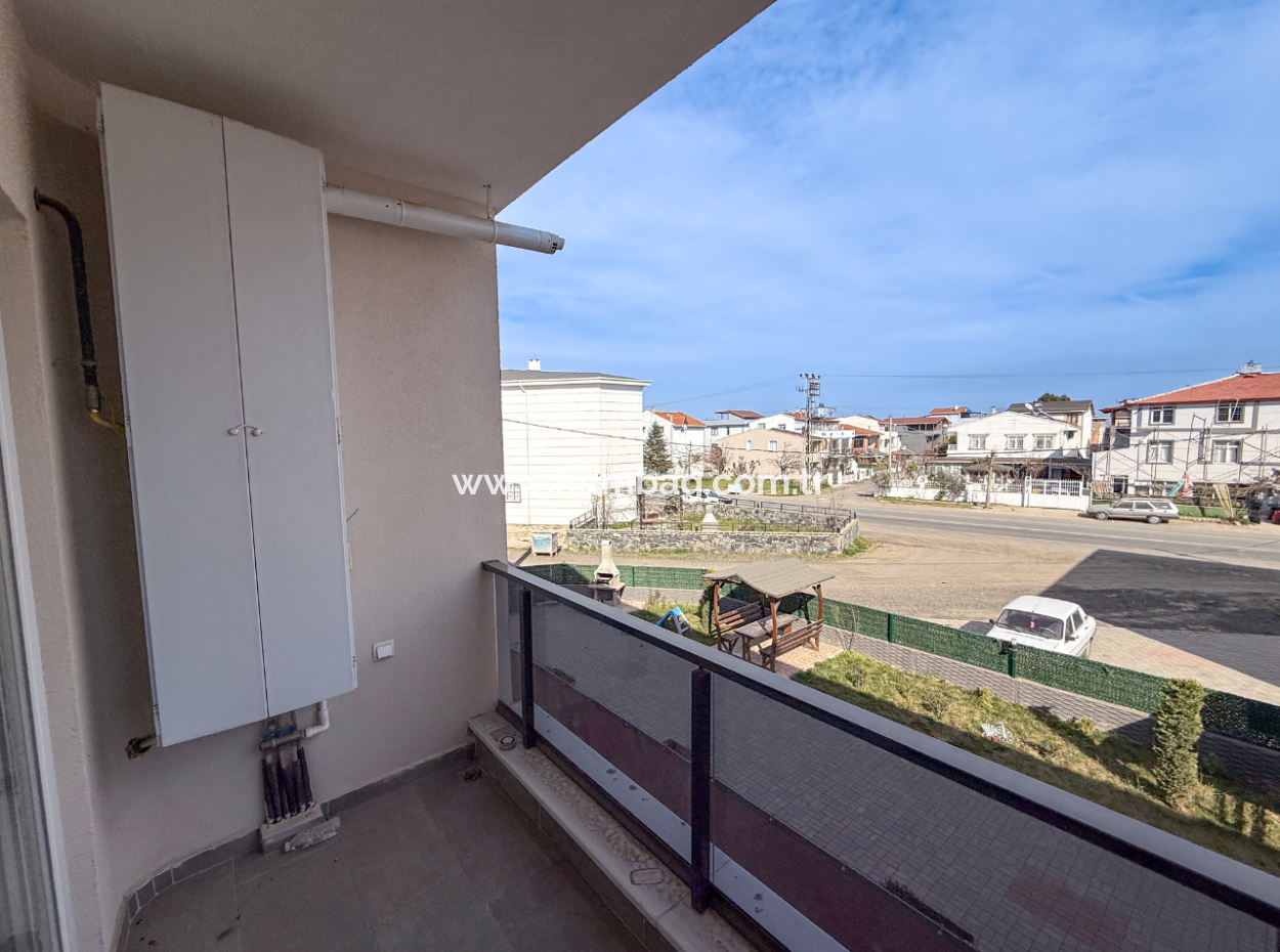 1 1 Apartment For Rent In A Complex On The Front Of Kumbağ Main Street