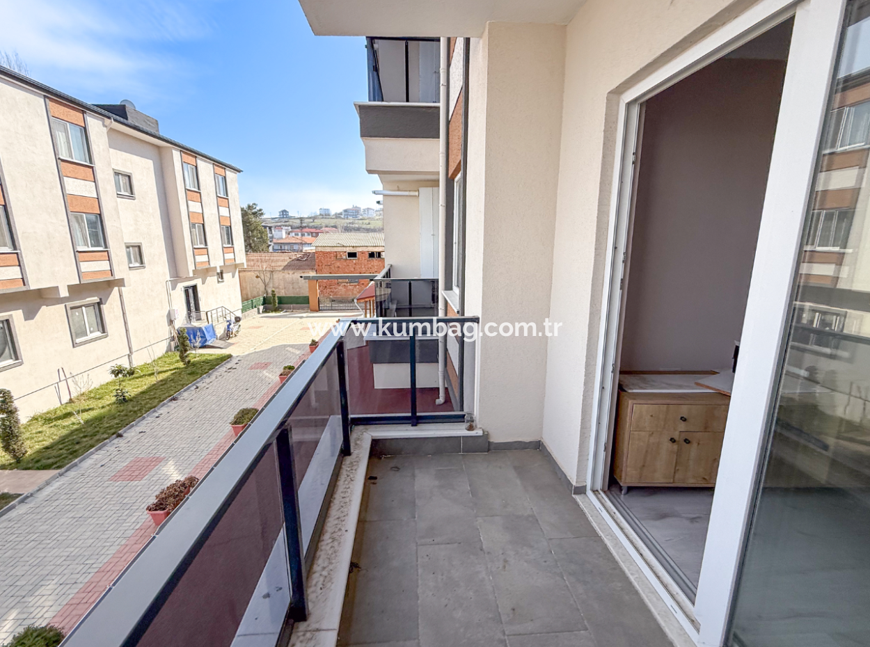 1 1 Apartment For Rent In A Complex On The Front Of Kumbağ Main Street