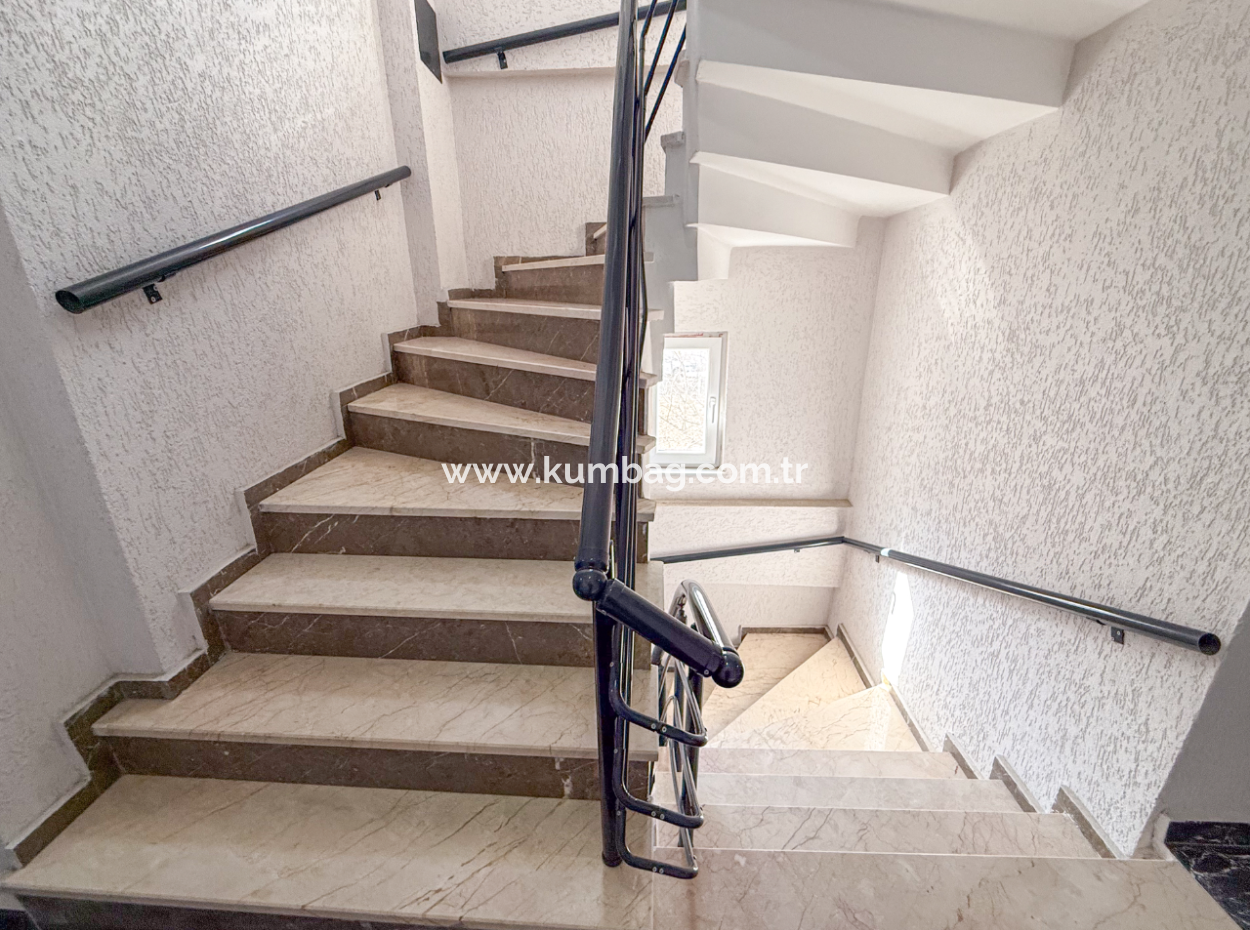 1 1 Apartment For Rent In A Complex On The Front Of Kumbağ Main Street