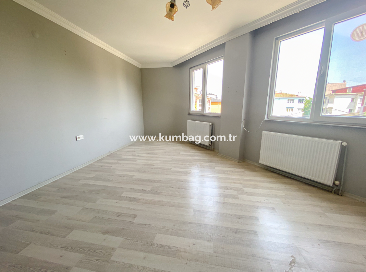 Spacious 1 1 Flat For Rent Close To Kumbağ Market Street