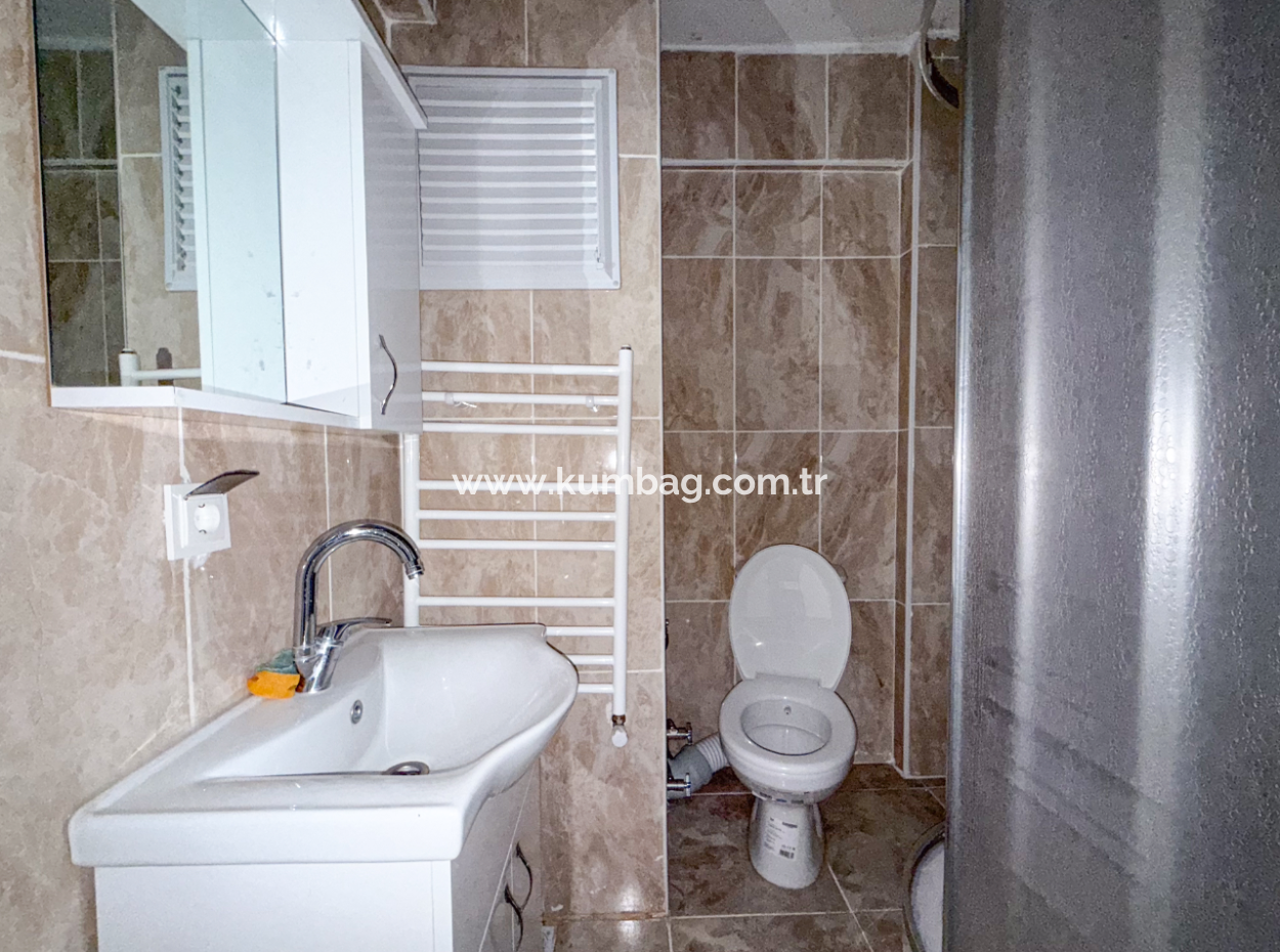 100Th Anniversary Centrally Located Spacious 1 1 Apartment