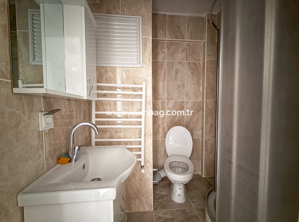 100Th Anniversary Centrally Located Spacious 1 1 Apartment