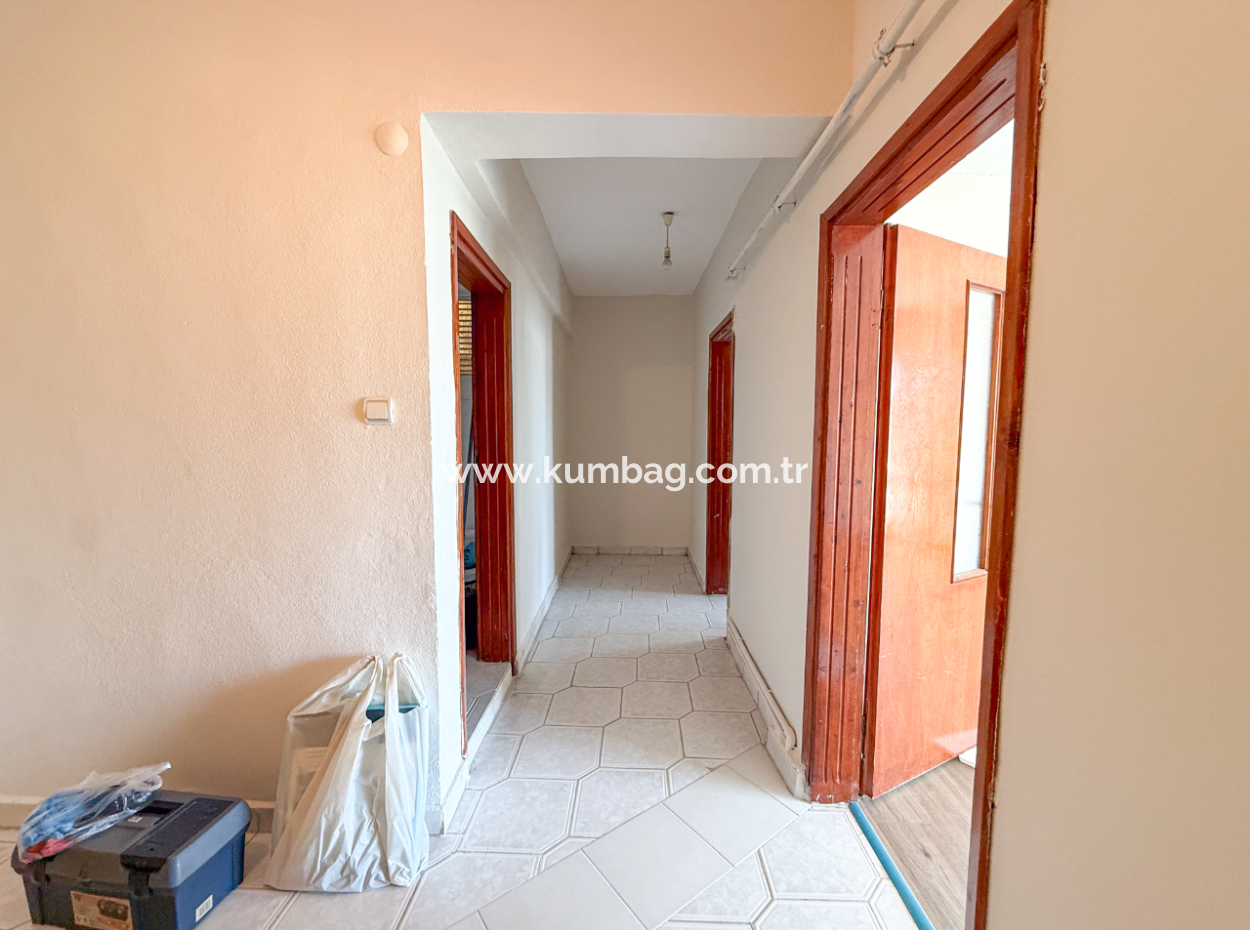 Spacious 3 1 Apartment For Sale On The Street In Altinova