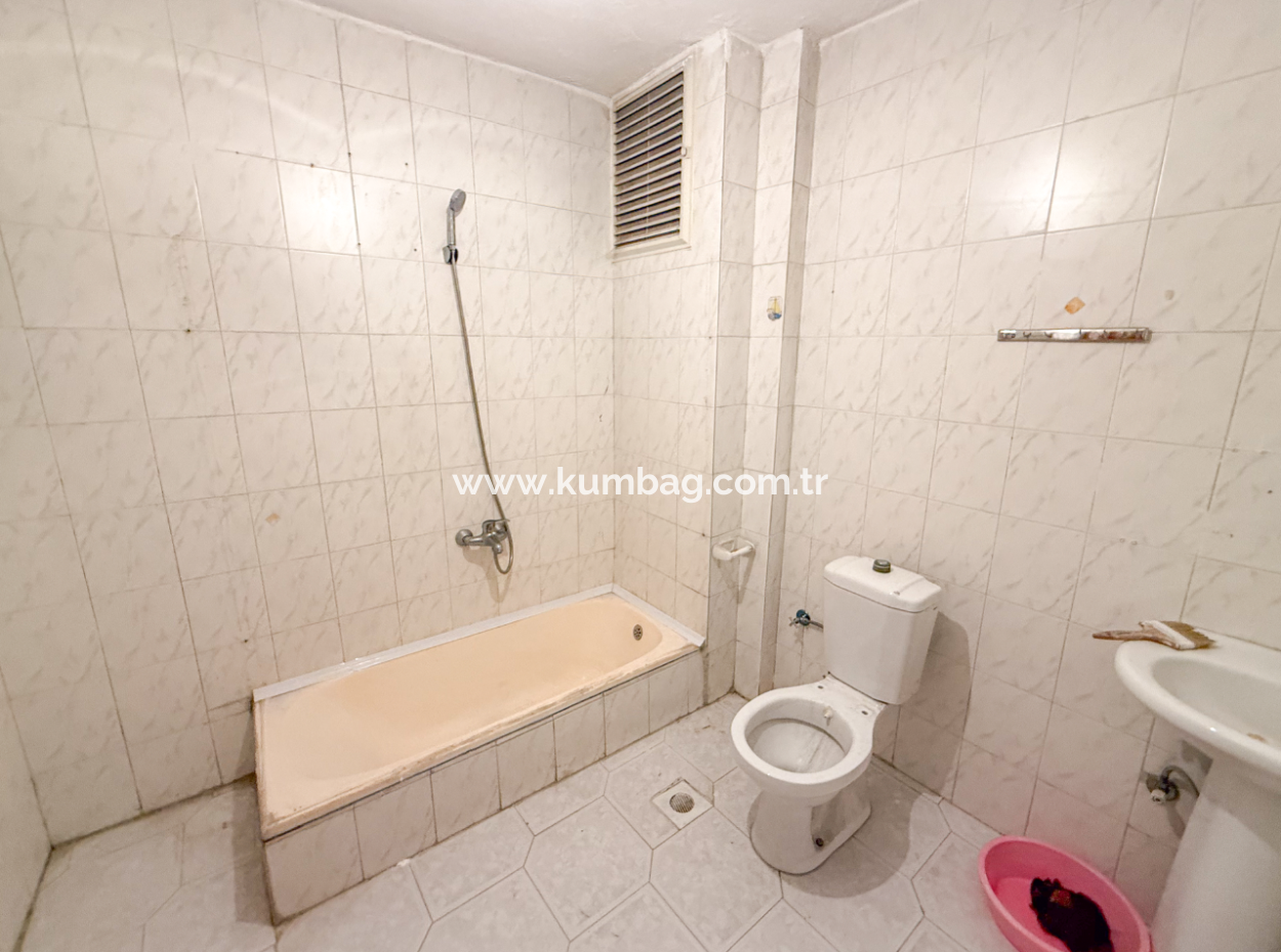 Spacious 3 1 Apartment For Sale On The Street In Altinova