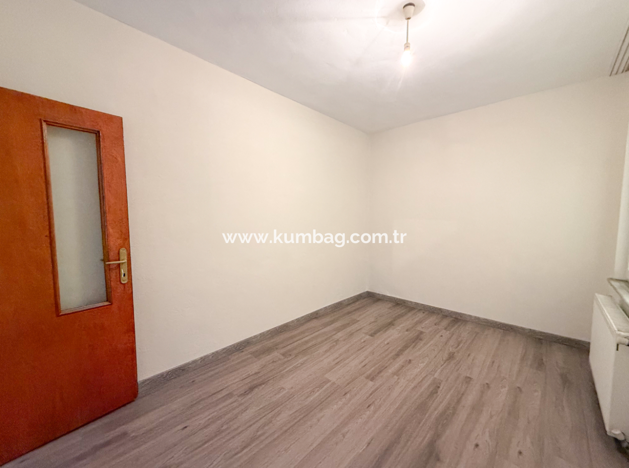 Spacious 3 1 Apartment For Sale On The Street In Altinova