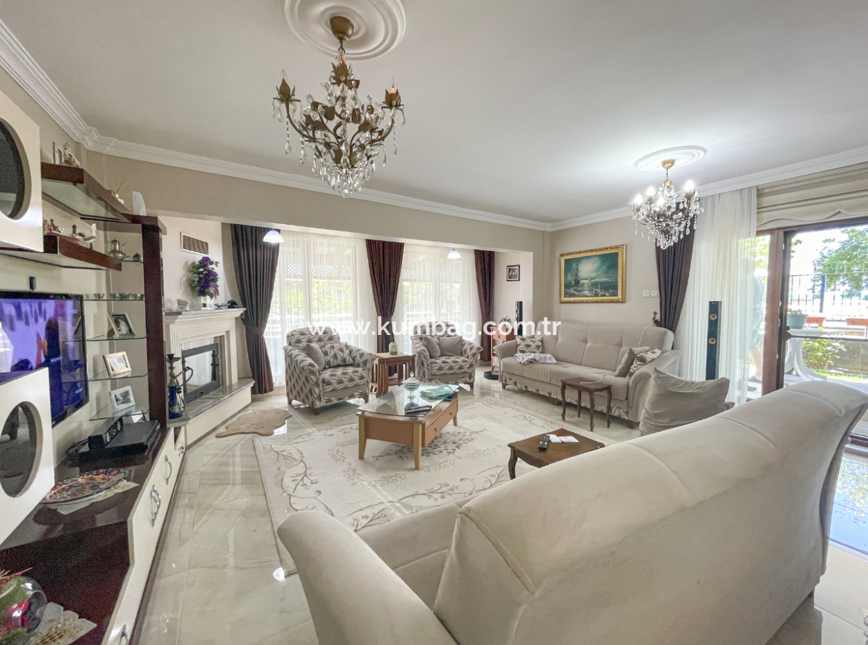 3 1 Garden Villa For Sale By The Sea In Kumbagh