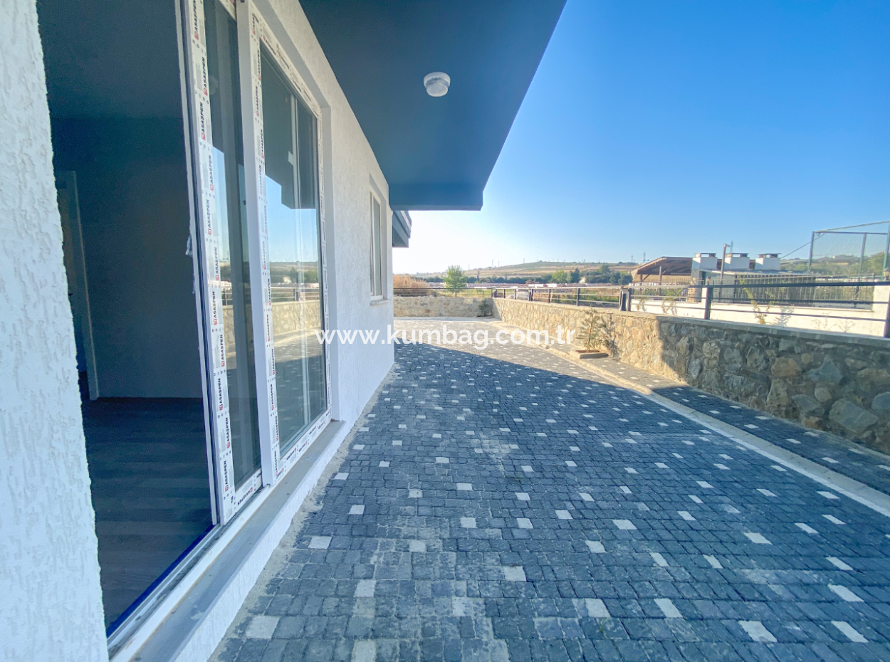 Luxury 1 1 Apartments For Sale Near The Sea In A Complex With Kumbag Pool