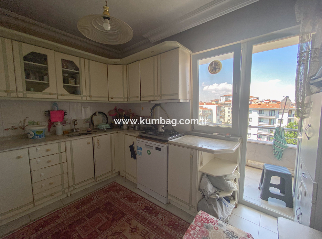 Altinova Mah. 2 1 Apartment For Sale With Sea View In A Complex