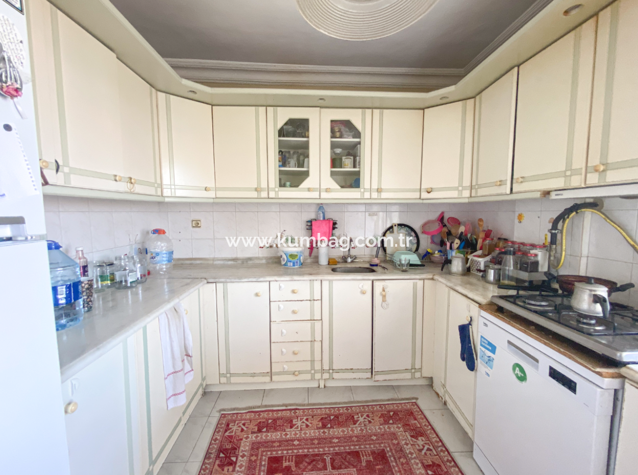 Altinova Mah. 2 1 Apartment For Sale With Sea View In A Complex