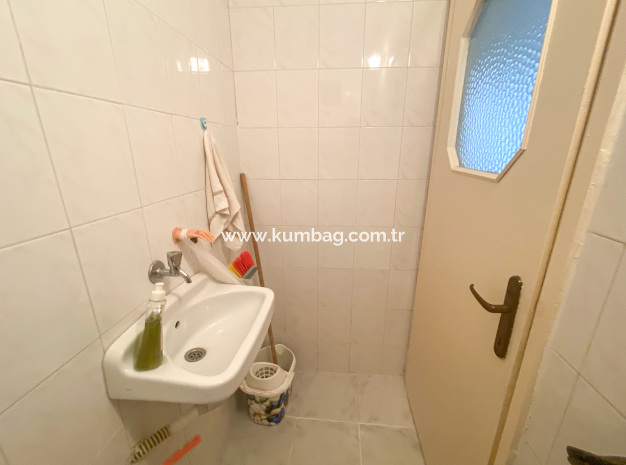 Altinova Mah. 2 1 Apartment For Sale With Sea View In A Complex