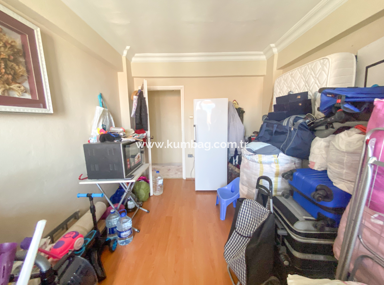 Altinova Mah. 2 1 Apartment For Sale With Sea View In A Complex