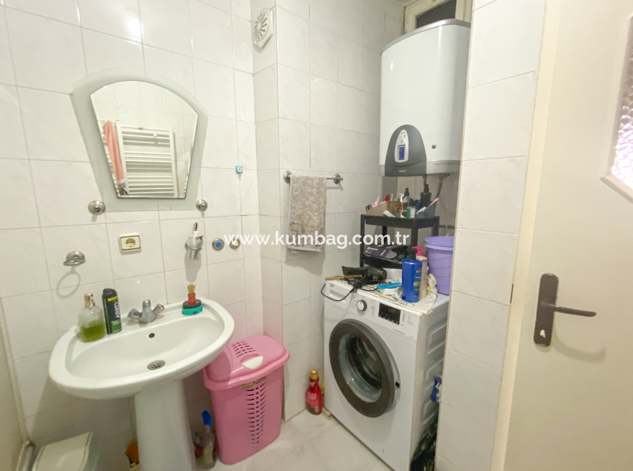 Altinova Mah. 2 1 Apartment For Sale With Sea View In A Complex