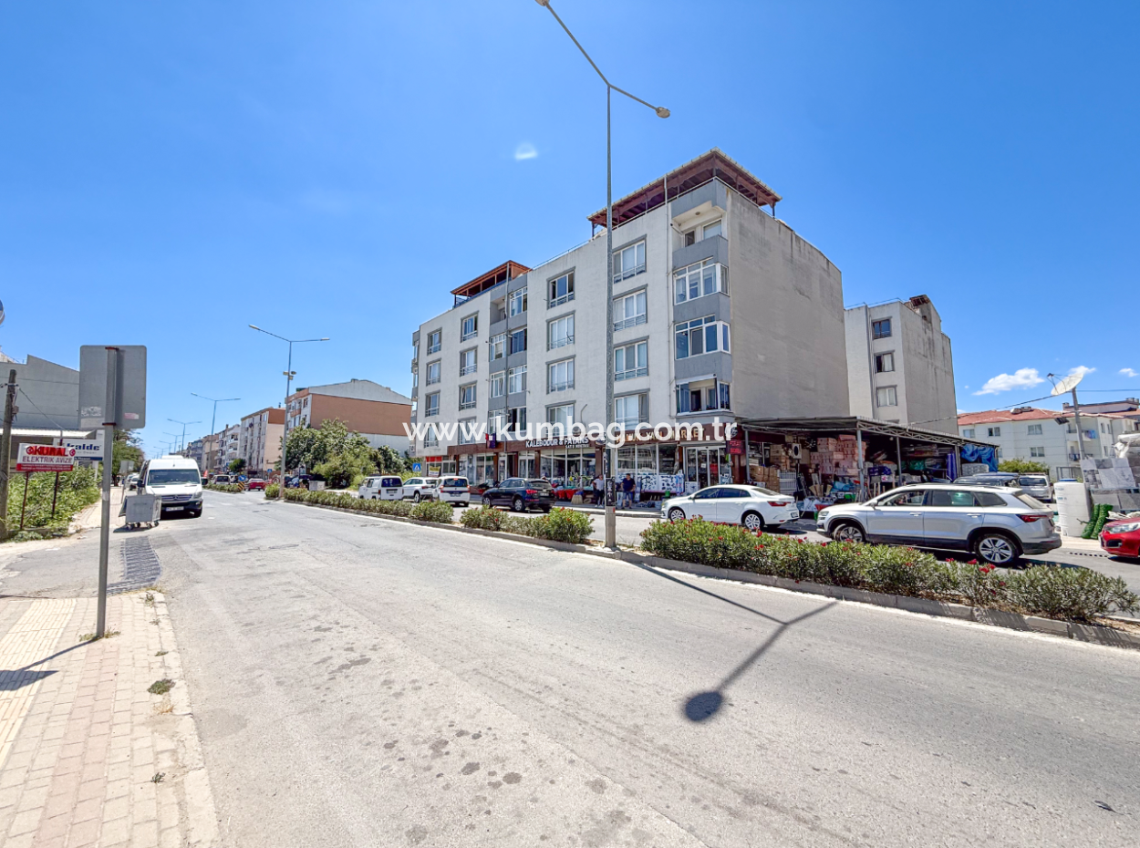 Spacious 3 1 Apartment For Rent On The Street In Altinova