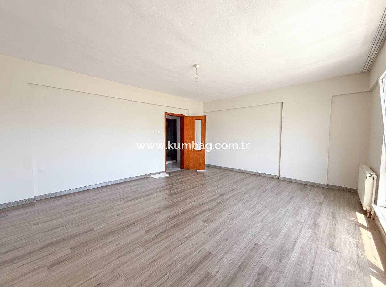 Spacious 3 1 Apartment For Rent On The Street In Altinova