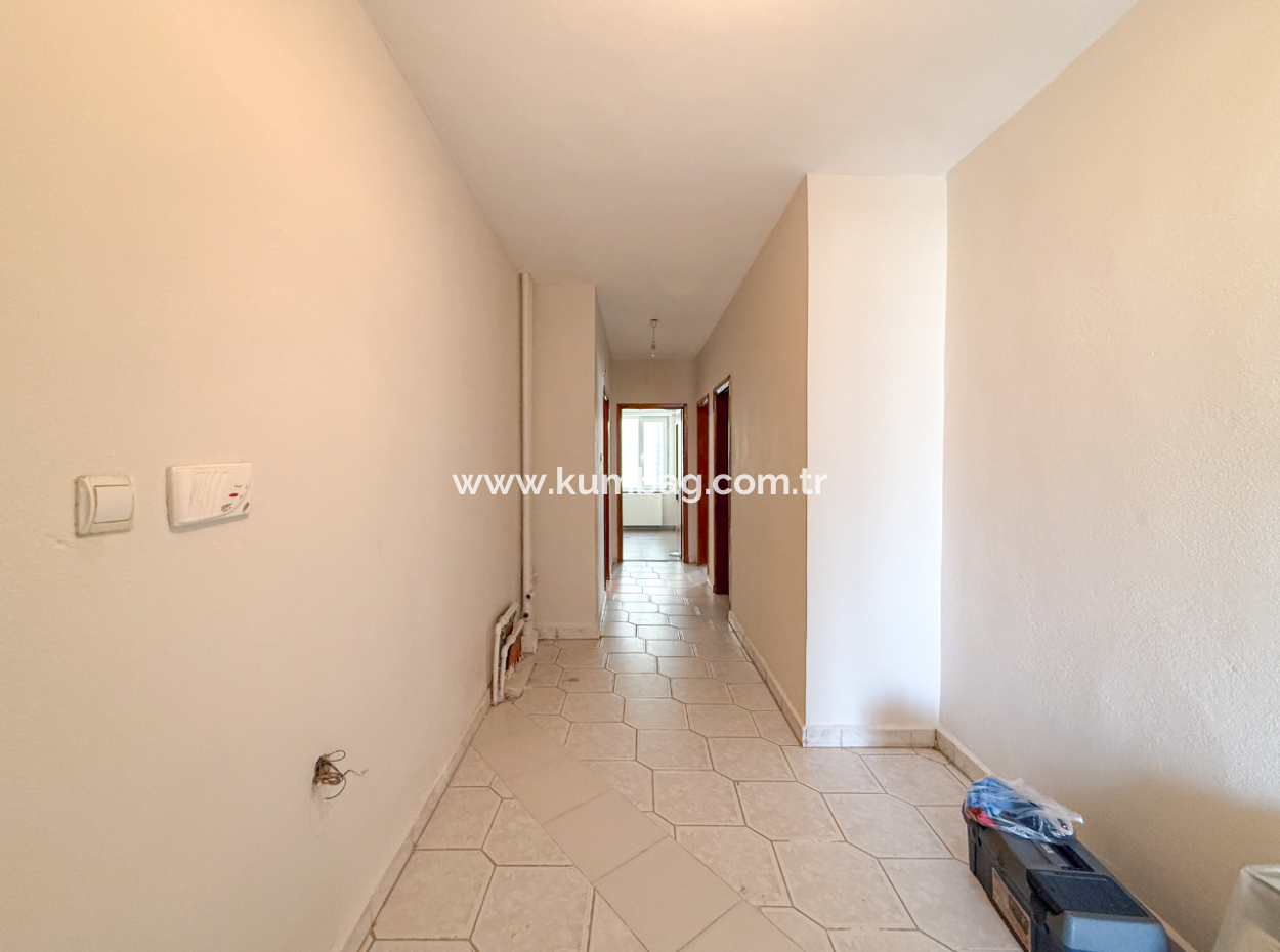 Spacious 3 1 Apartment For Rent On The Street In Altinova
