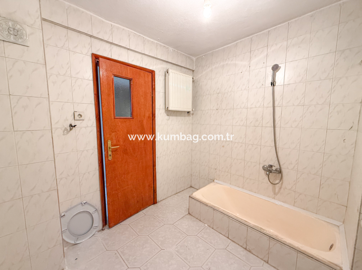 Spacious 3 1 Apartment For Rent On The Street In Altinova