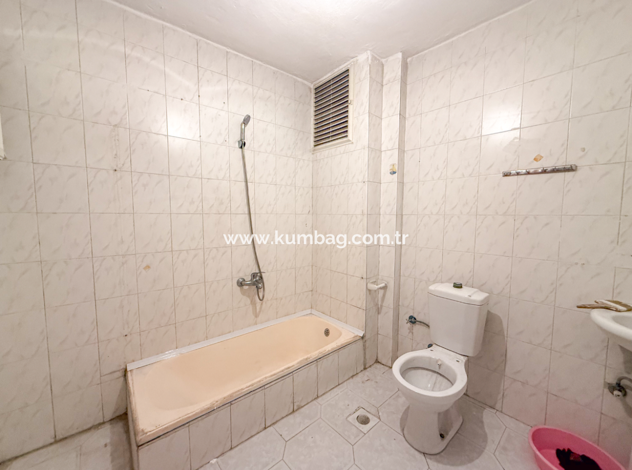 Spacious 3 1 Apartment For Rent On The Street In Altinova