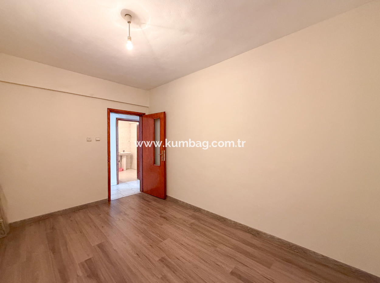 Spacious 3 1 Apartment For Rent On The Street In Altinova