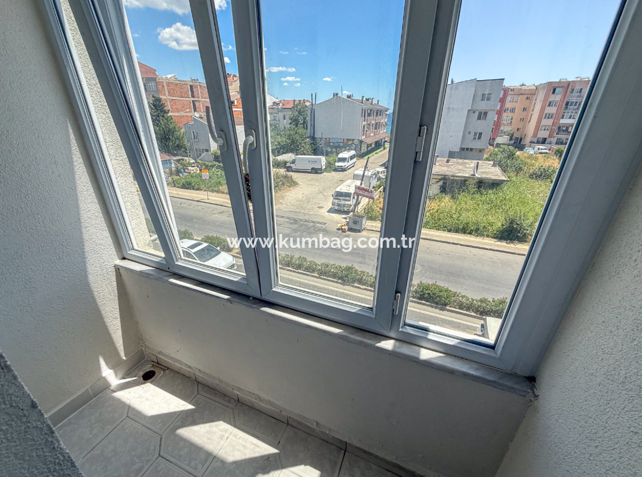 Spacious 3 1 Apartment For Rent On The Street In Altinova
