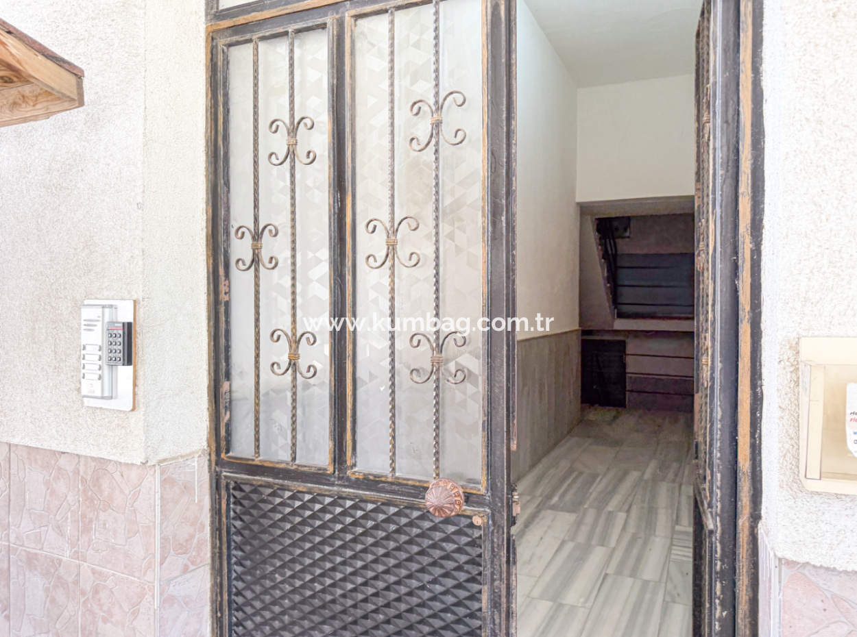 Spacious 3 1 Apartment For Rent On The Street In Altinova
