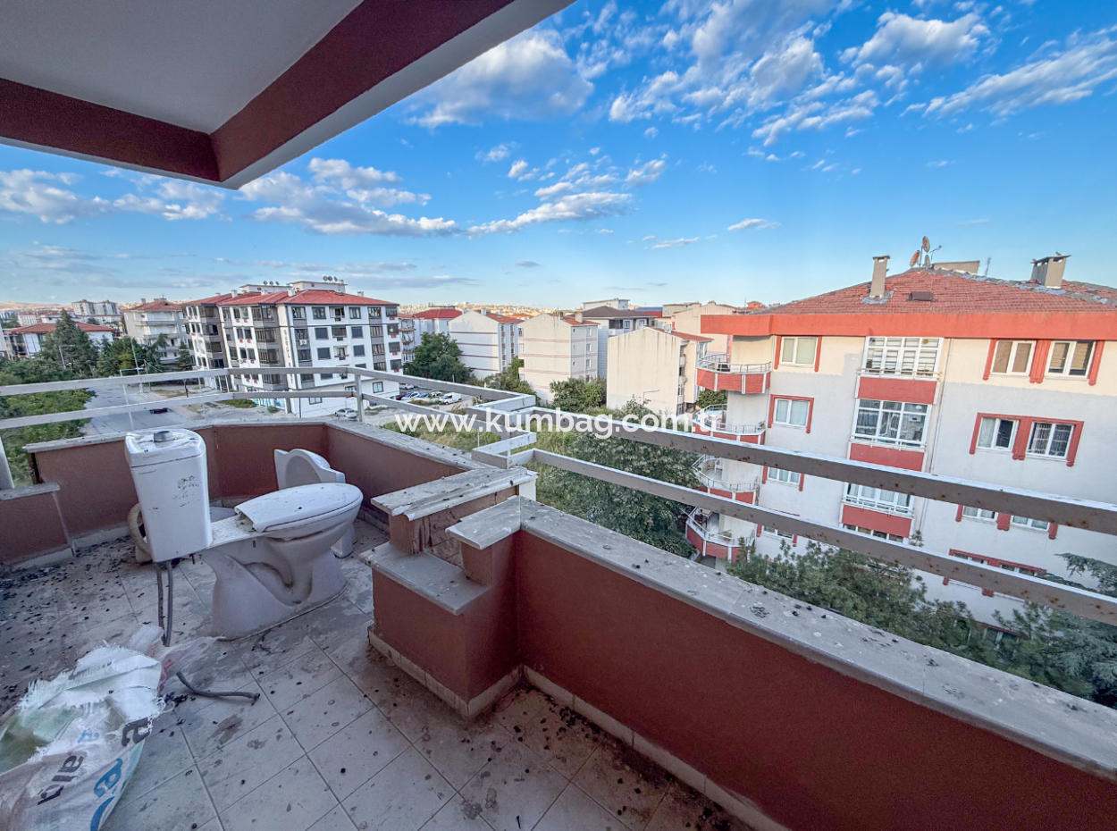 Very Spacious 3 1 Apartment For Rent In A Central Location In Altinova