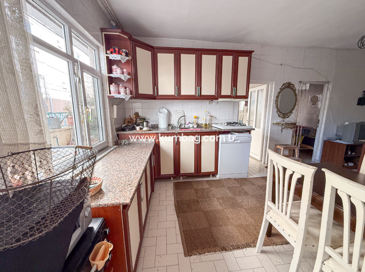 3 1 Flat For Sale Very Large With Double Garden On Kumbağ Market Street 