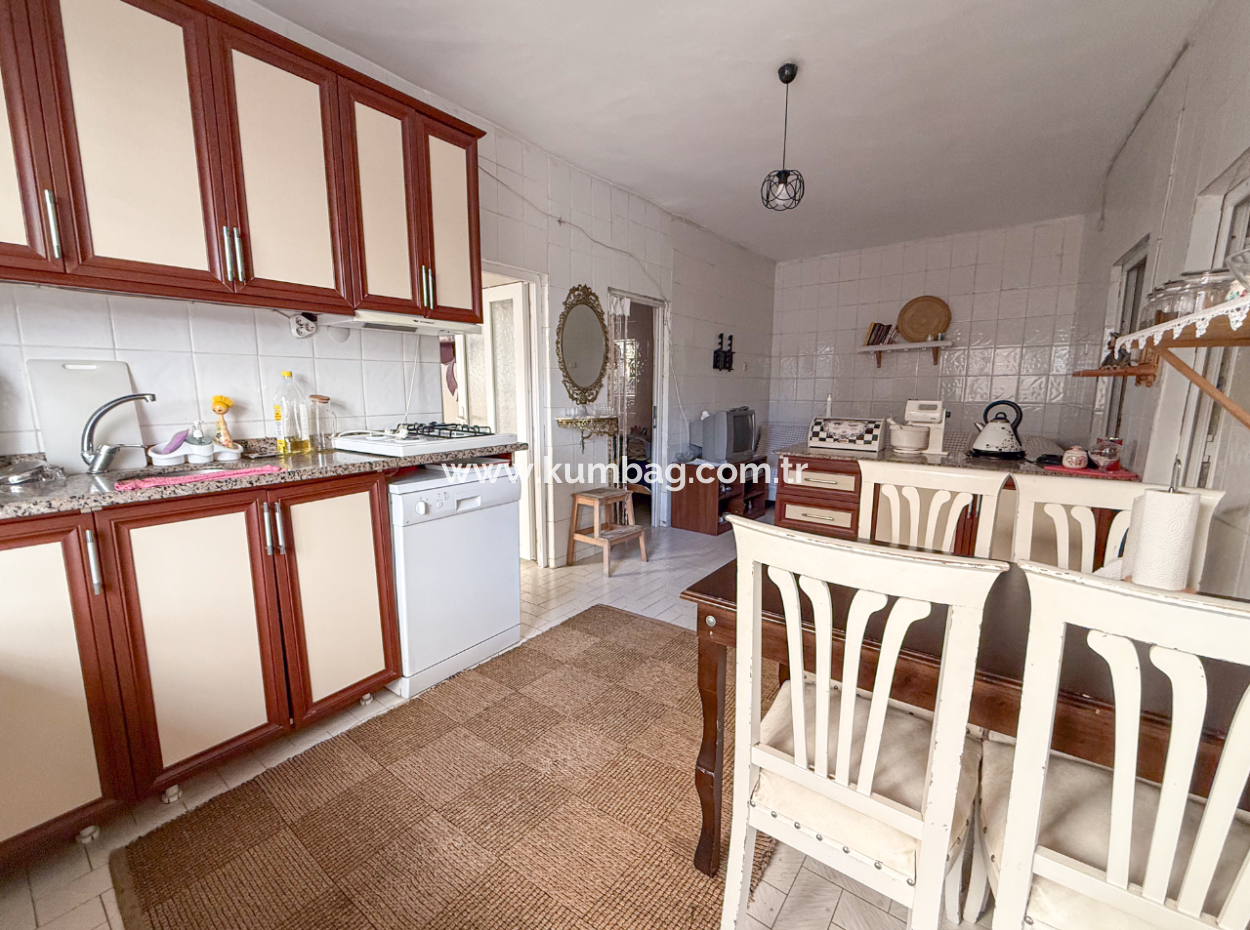 3 1 Flat For Sale Very Large With Double Garden On Kumbağ Market Street 