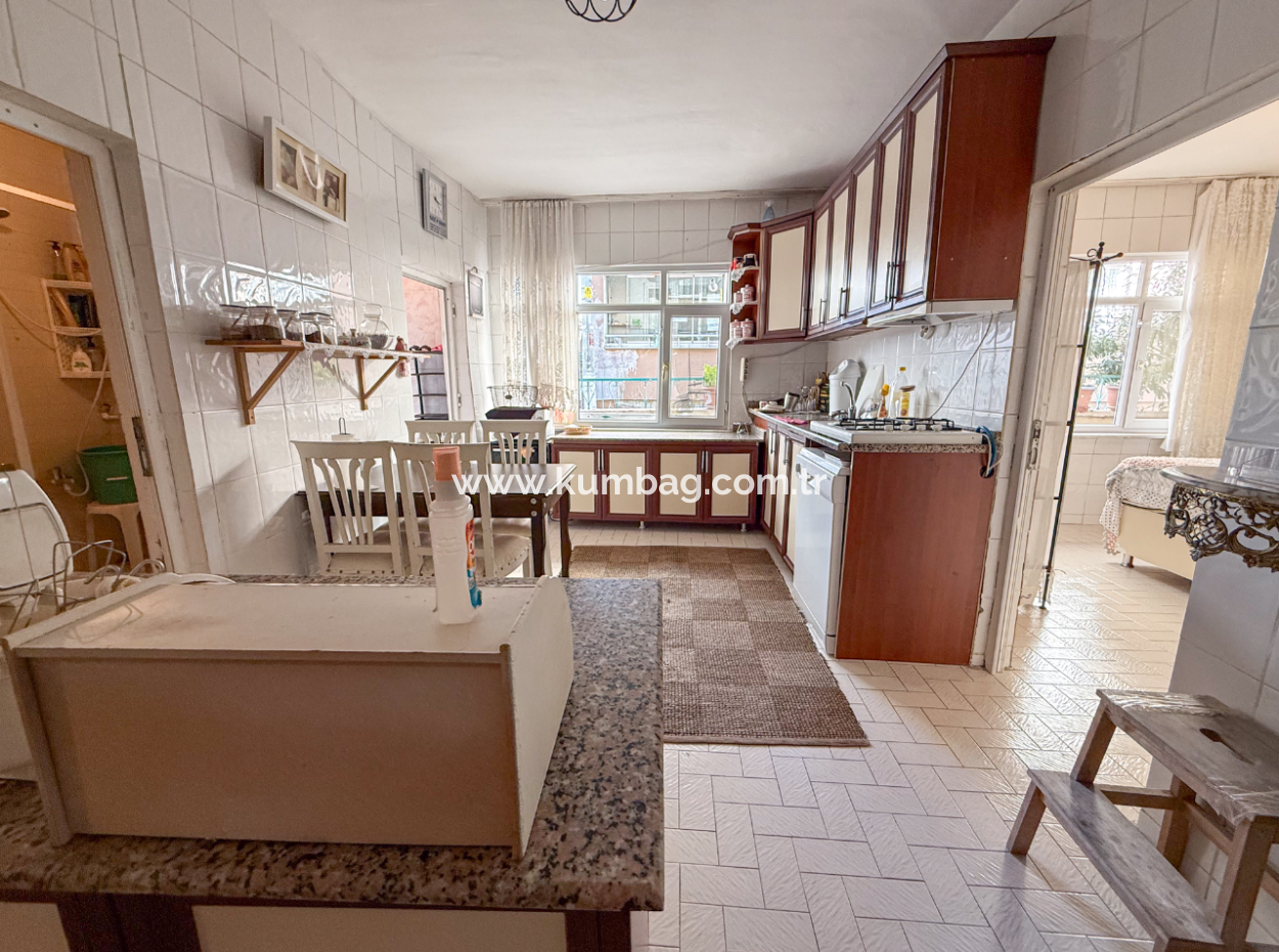 3 1 Flat For Sale Very Large With Double Garden On Kumbağ Market Street 