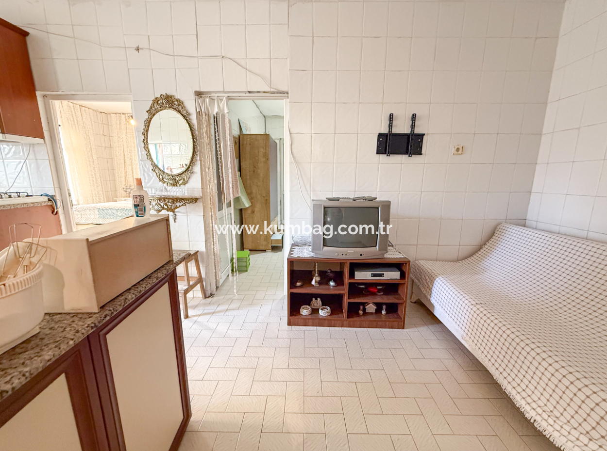 3 1 Flat For Sale Very Large With Double Garden On Kumbağ Market Street 