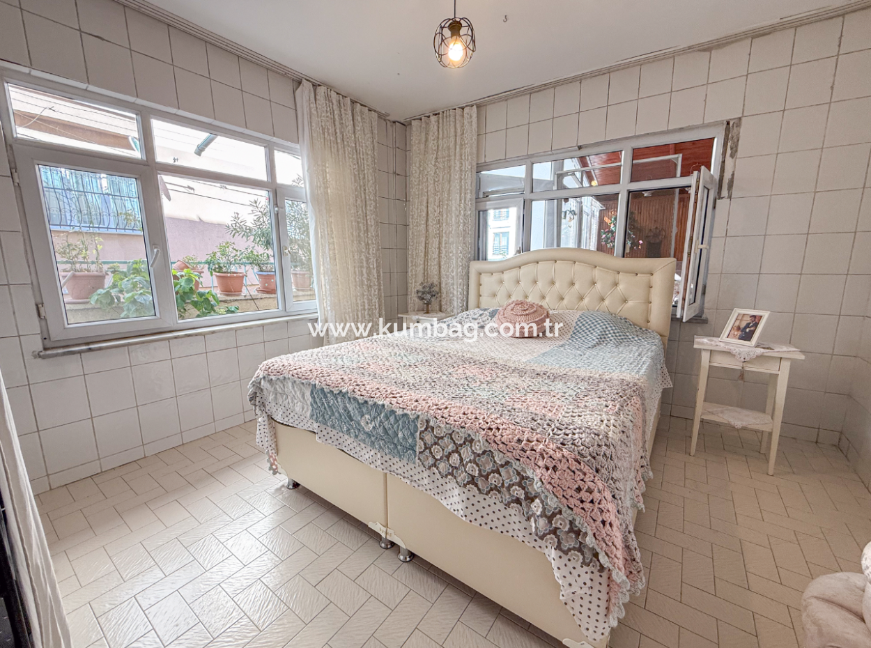 3 1 Flat For Sale Very Large With Double Garden On Kumbağ Market Street 