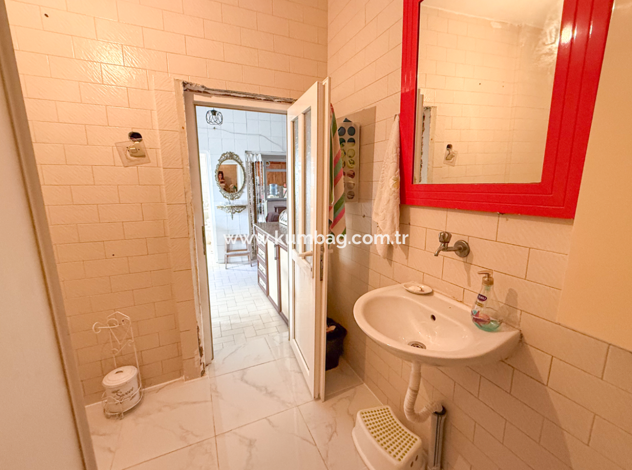 3 1 Flat For Sale Very Large With Double Garden On Kumbağ Market Street 