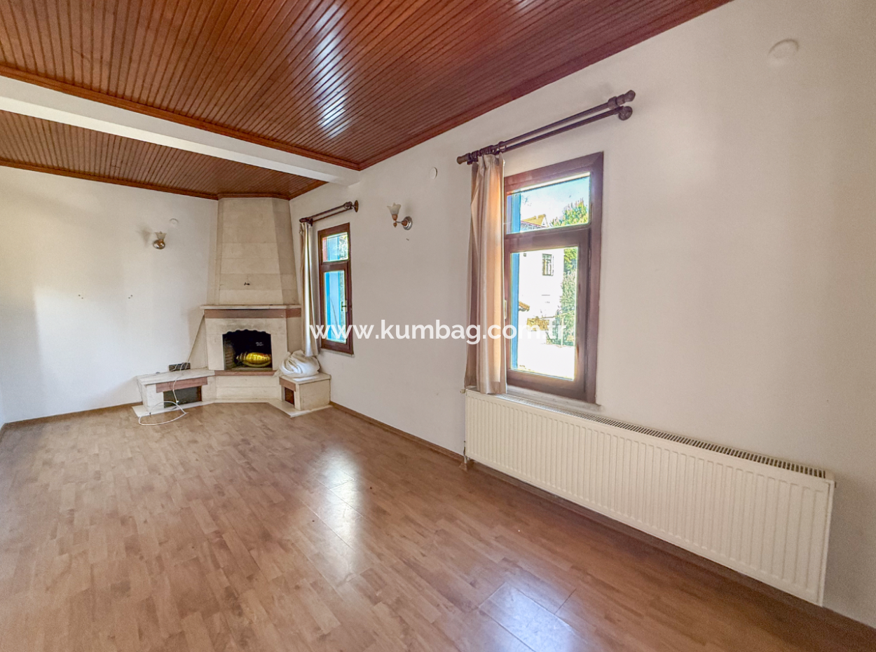 3 1 Villas And 300 M2 Zoned Land For Sale In The Center Of Kumbağ