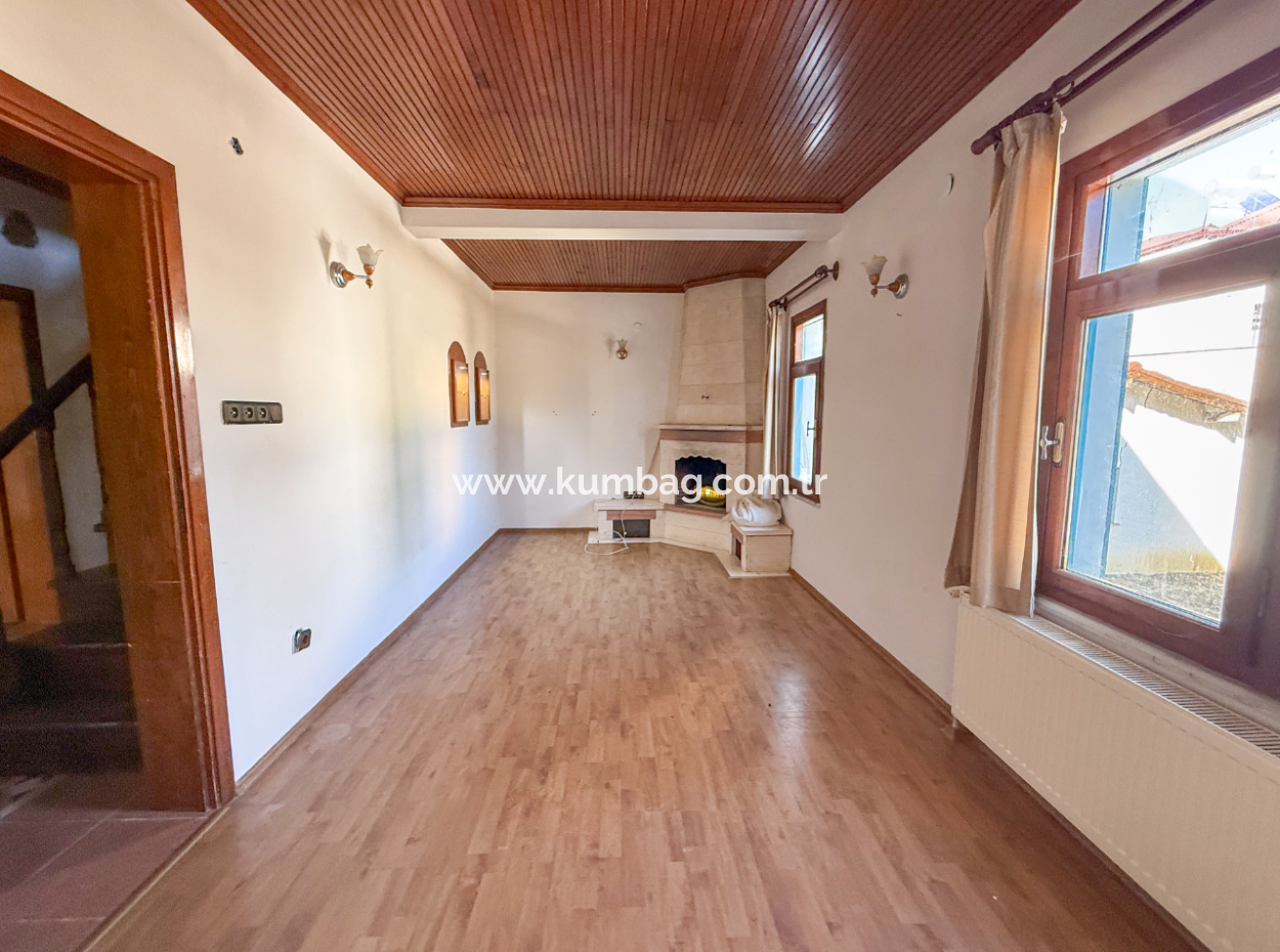 3 1 Villas And 300 M2 Zoned Land For Sale In The Center Of Kumbağ