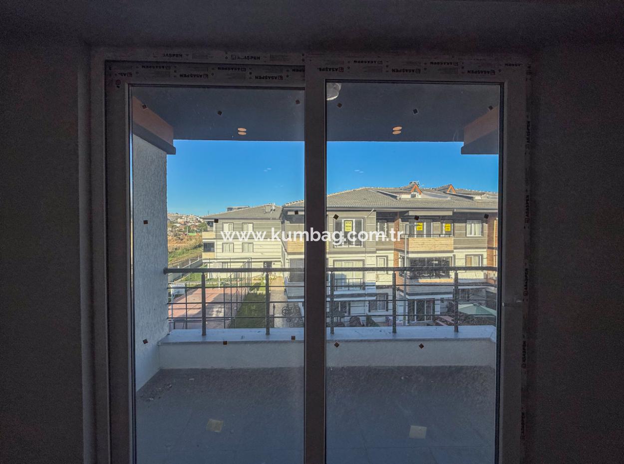 Luxury 1 1 Flat For Rent Close To The Sea In A Complex With Kumbağ Pool