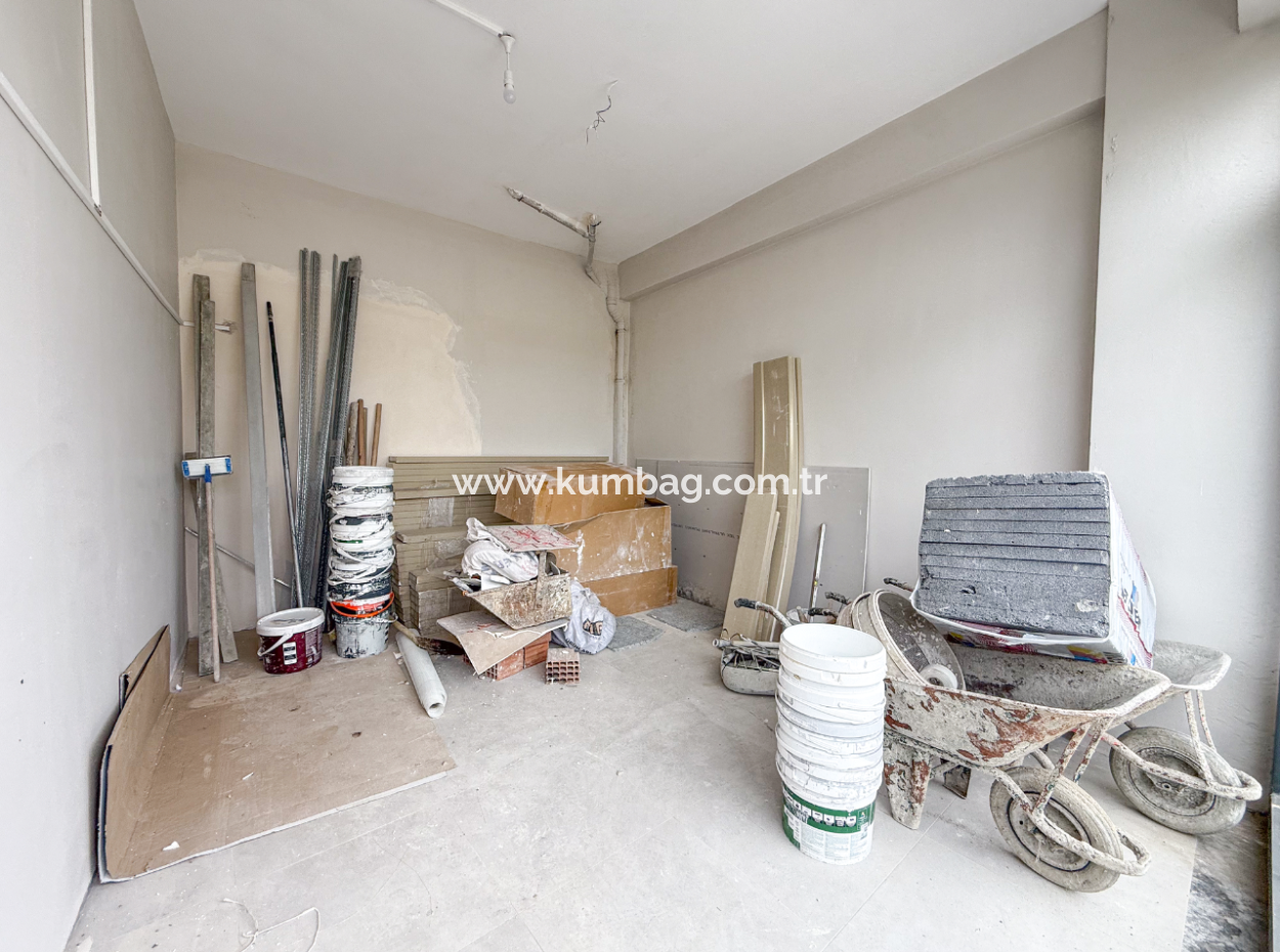 Large And Warehouse Shop For Rent On Kumbağ Busy Main Street
