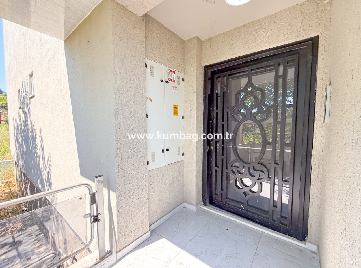 Spacious New 2 1 Flat For Sale With En-Suite Bathroom In Kumbağ